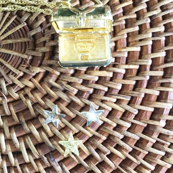 Barbara Mandrell Pendant Treasure Chest Locket - Picture 5 of 6